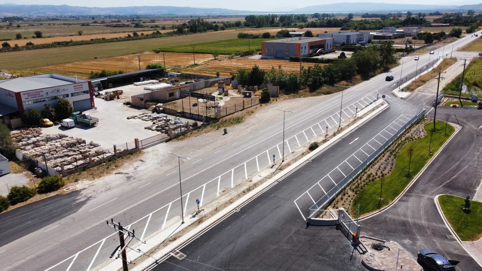 Επέκταση Κυκλοφοριακής Σύνδεσης & Κατασκευή Κόμβου — Λωρίδα ένταξης προς τις εγκαταστάσεις