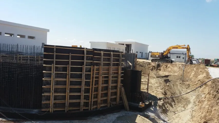 Wastewater Treatment Plant — Chalkidona & Adendro — Steel formwork for a rectangular tank wall
